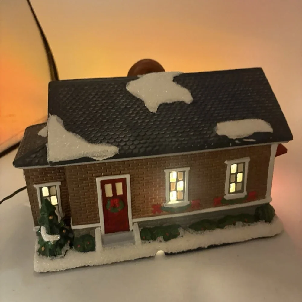 St Nicholas Square Village Collection The Doughnut‎ Shop Light 2011 Christmas